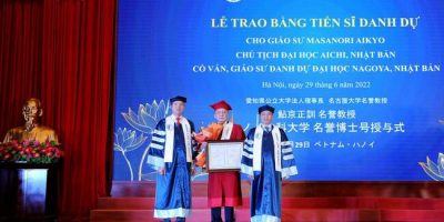 Japan (Nagoya University) Professor Emeritus Masanori Aikyo was awarded an honorary doctorate from Hanoi Law University