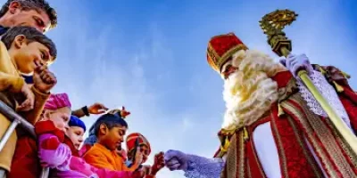 Erasmus University Rotterdam (Netherlands) Sinterklaas: A fun lie or bad for bonding with your child?